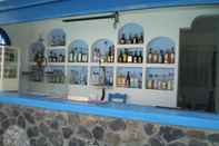 Bar, Kafe, dan Lounge Roula Villa