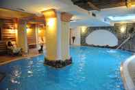 Kolam Renang Hotel Helvetia