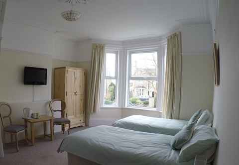 Bedroom Heatherleigh Bed & Breakfast