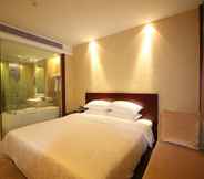 Kamar Tidur 4 Landmark International Hotel Science City