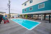 Swimming Pool Tropicana Motel