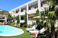 Swimming Pool Hotel La Fauceille