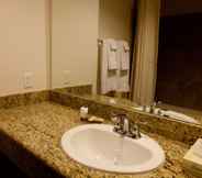 In-room Bathroom 2 Legacy Inn & Suites