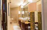 Phòng tắm bên trong 5 Radisson Tianjin