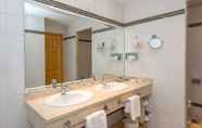 ห้องน้ำภายในห้อง 6 Parador De Mazagon Huelva