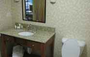 In-room Bathroom 5 Wingate by Wyndham Elkins