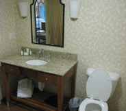 In-room Bathroom 5 Wingate by Wyndham Elkins