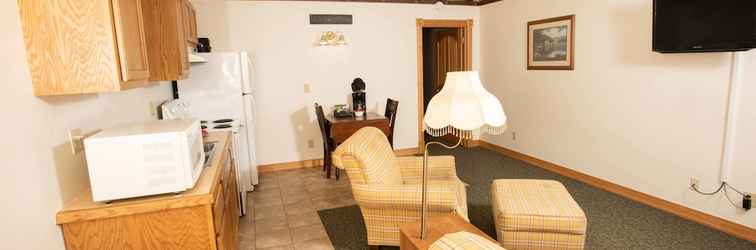 Lobi Blue Spruce Motel