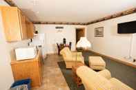 Lobi Blue Spruce Motel