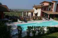 Swimming Pool Hotel Il Castello