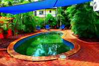 Swimming Pool Coconut Grove Holiday Apartments