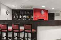 Bar, Cafe and Lounge Ramada by Wyndham London Stansted Airport