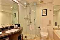 In-room Bathroom Yimei Plaza Hotel