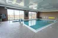 Swimming Pool Hampton Inn & Suites Chicago Deer Park