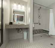 In-room Bathroom 7 TownePlace Suites by Marriott Winchester