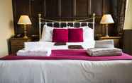 Kamar Tidur 7 The Crown at Marnhull