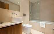 Toilet Kamar 7 Presidential Apartments - Kensington