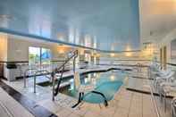 สระว่ายน้ำ Fairfield Inn & Suites by Marriott Milwaukee Airport