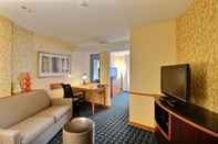 Ruang Umum Fairfield Inn & Suites by Marriott Milwaukee Airport