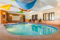 Swimming Pool Comfort Inn & Suites Brighton Denver NE Medical Center