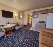 Bedroom 6 Seashire Inn & Suites