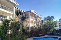 Swimming Pool Surfers Beach Holiday Apartments