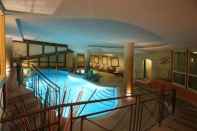 Swimming Pool Alpen Suite Hotel