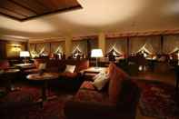 Bar, Kafe, dan Lounge Alpen Suite Hotel