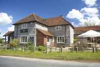 Exterior The Woolpack Country Inn