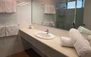 Toilet Kamar 6 Mission Beach Resort