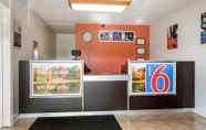 Lobby 2 Motel 6 New Stanton, PA