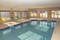 Kolam Renang La Quinta Inn & Suites by Wyndham Macon West