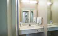 Toilet Kamar 4 Springhill Suites by Marriott Winston-Salem Hanes Mall