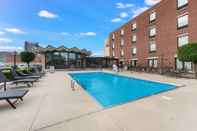 Swimming Pool Holiday Inn Express Columbus Downtown, an IHG Hotel