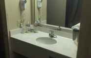 In-room Bathroom 2 Lea County Inn
