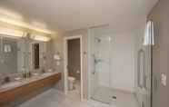 In-room Bathroom 2 SpringHill Suites by Marriott Athens West