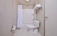 In-room Bathroom 7 SpringHill Suites by Marriott Fairfax Fair Oaks