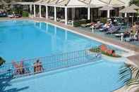 Swimming Pool Hotel Yiorgos