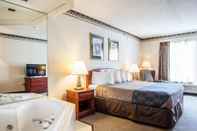 Bedroom Rodeway Inn & Suites Milwaukee Airport
