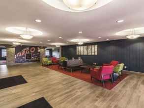 Lobi 4 La Quinta Inn & Suites by Wyndham Fargo-Medical Center