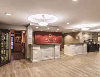 Lobby 2 La Quinta Inn & Suites by Wyndham Fargo-Medical Center