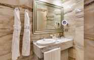 In-room Bathroom 6 Vega Izmailovo Hotel