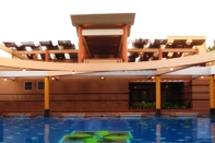 Swimming Pool Hotel Malligi