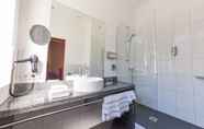 Toilet Kamar 6 NOVINA HOTEL Tillypark