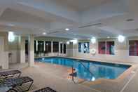 สระว่ายน้ำ Hilton Garden Inn Mount Holly/Westampton