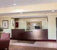 Lobby 6 Comfort Inn & Suites Harrisonville