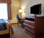 Bedroom 2 Comfort Inn & Suites Harrisonville