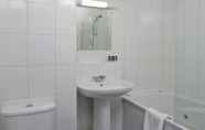 Toilet Kamar 3 Muthu Queens Hotel