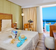 Kamar Tidur 6 Sirens Beach and Village