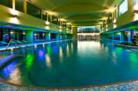 Swimming Pool Hotel Piatra Mare